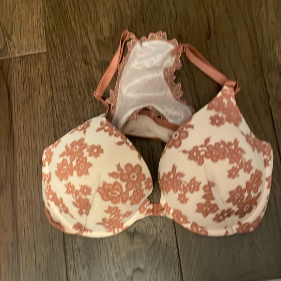 Floral Lace Bra with front clasp - Picture 6 of 6